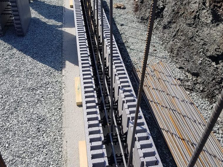 Armeringsjern i forskaling for betongvegg